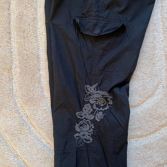 Vintage Black Cargo Pants With embroidery | Women’s Size 6 / Medium - Picture 6 of 8